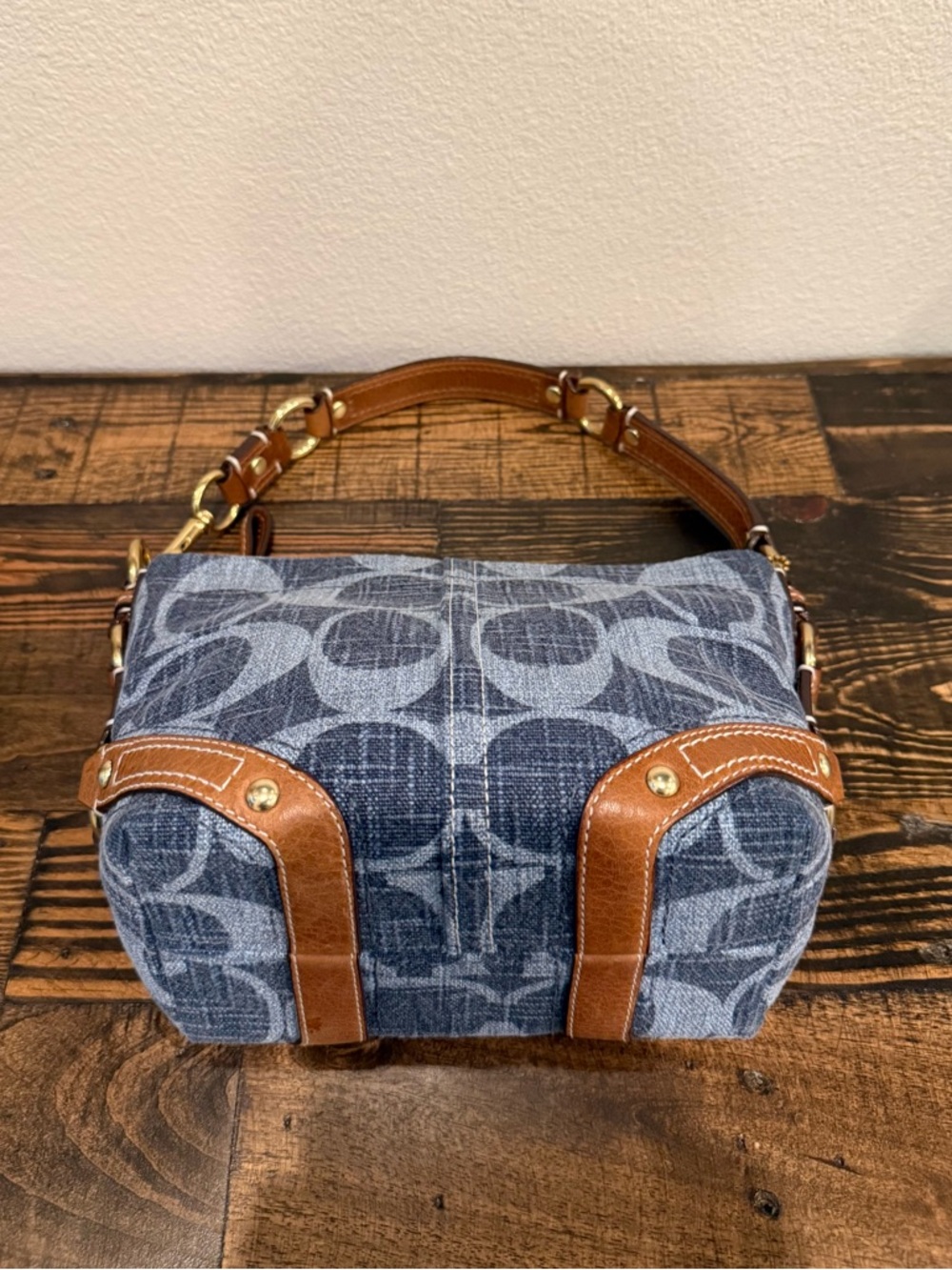 **RESERVED FOR jordy46** COACH SMALL BAG AND WRISTLET - Picture 5 of 16